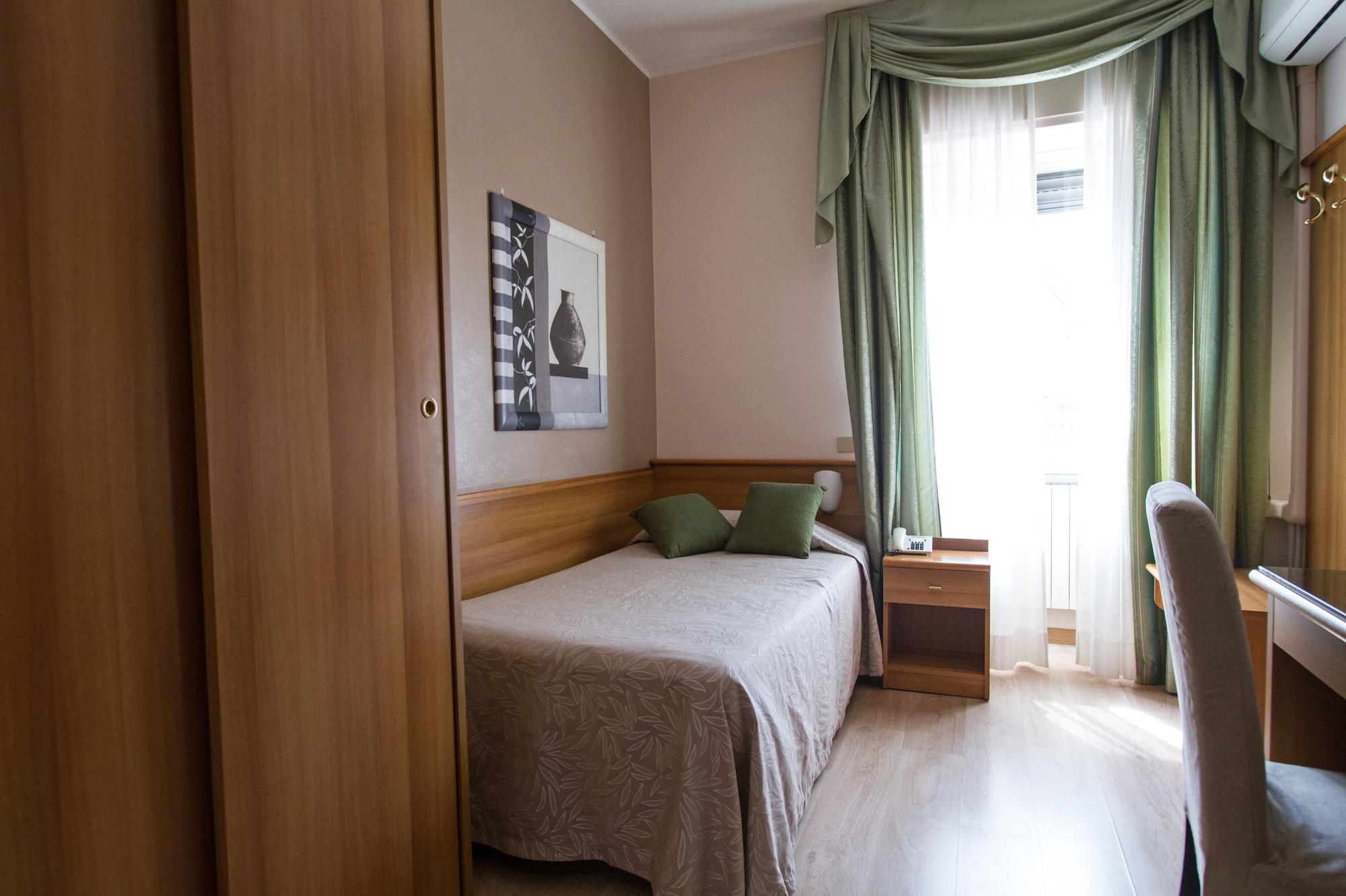 Hotel Adriano