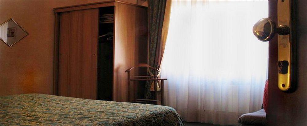 Hotel Adriano 3*
